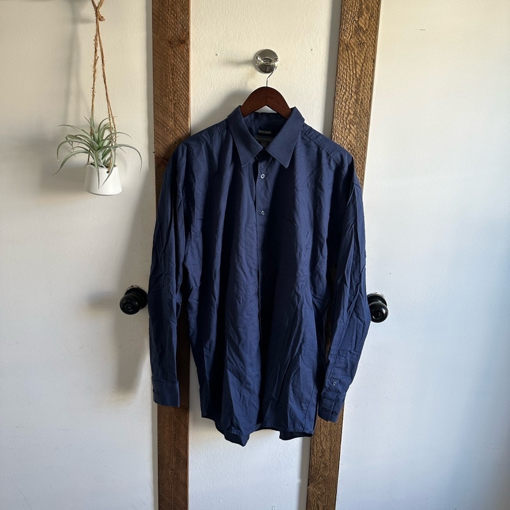 Nexus Apparel Men’s Button Up Dress Shirt Size XL Wrinkle Resistant 
VGUC